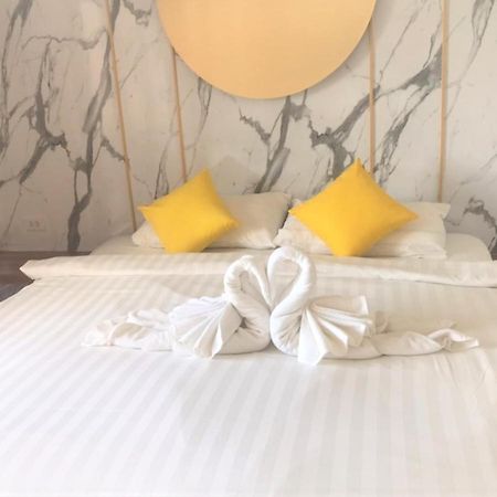 La La Moon Krabi Poshtel'N' Pool Bed & Breakfast Bagian luar foto