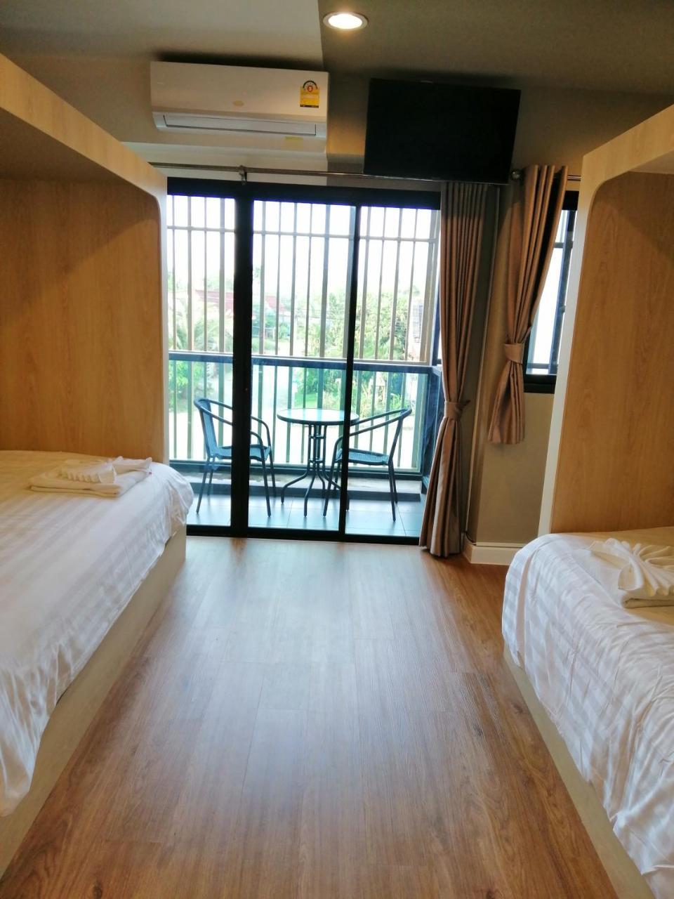 La La Moon Krabi Poshtel'N' Pool Bed & Breakfast Bagian luar foto